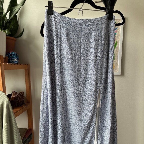 Abercrombie & Fitch Blue and White Floral Maxi Skirt with Side Slit - Picture 1 of 6